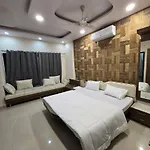 Satyabhama Homestay-Ruby- Luxury One Rk Appartment