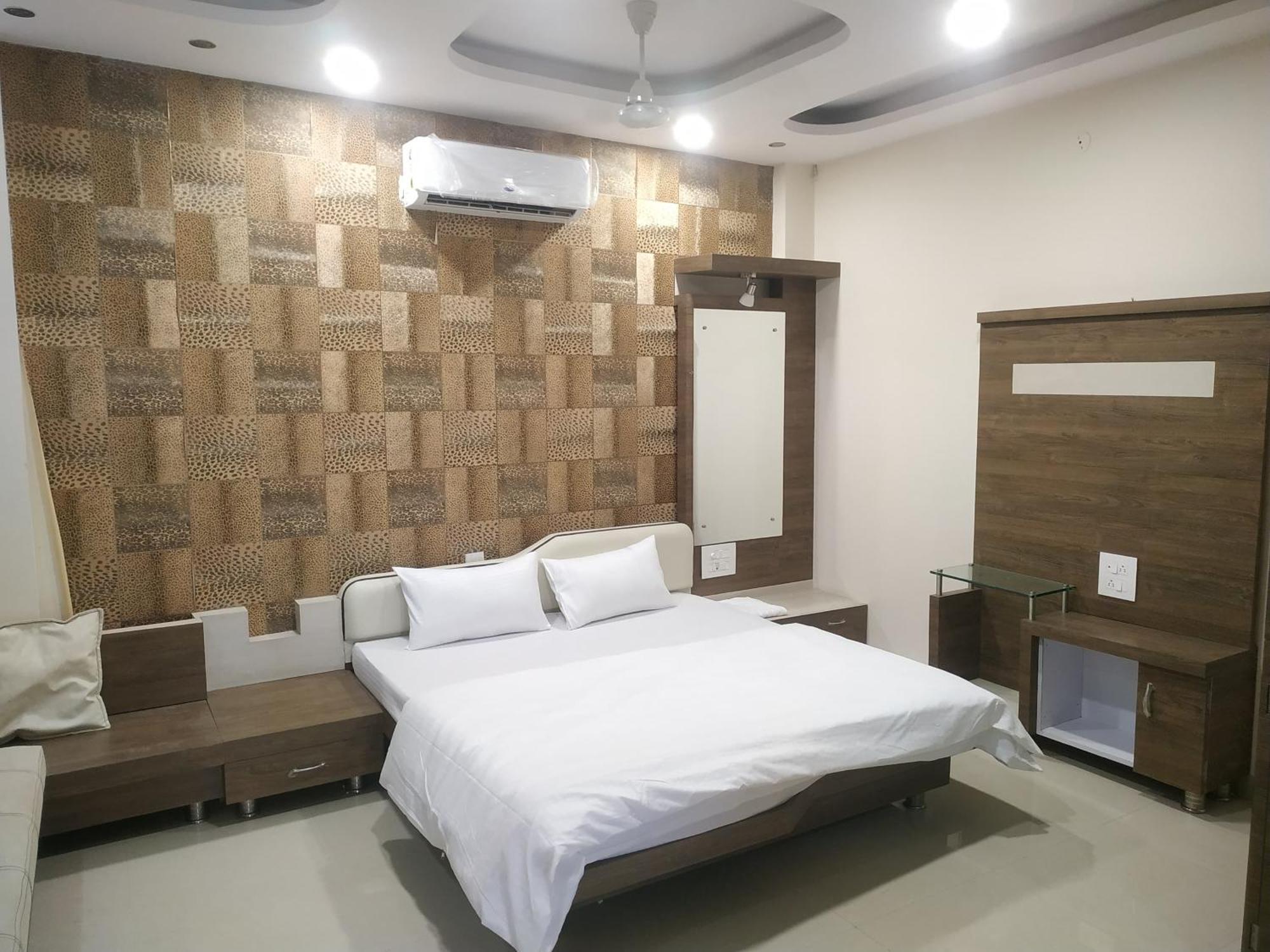Satyabhama Homestay-ruby- Luxury One Rk * Indore