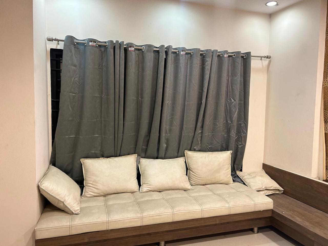 Satyabhama Homestay-ruby- Luxury One Rk Apartment Indore
