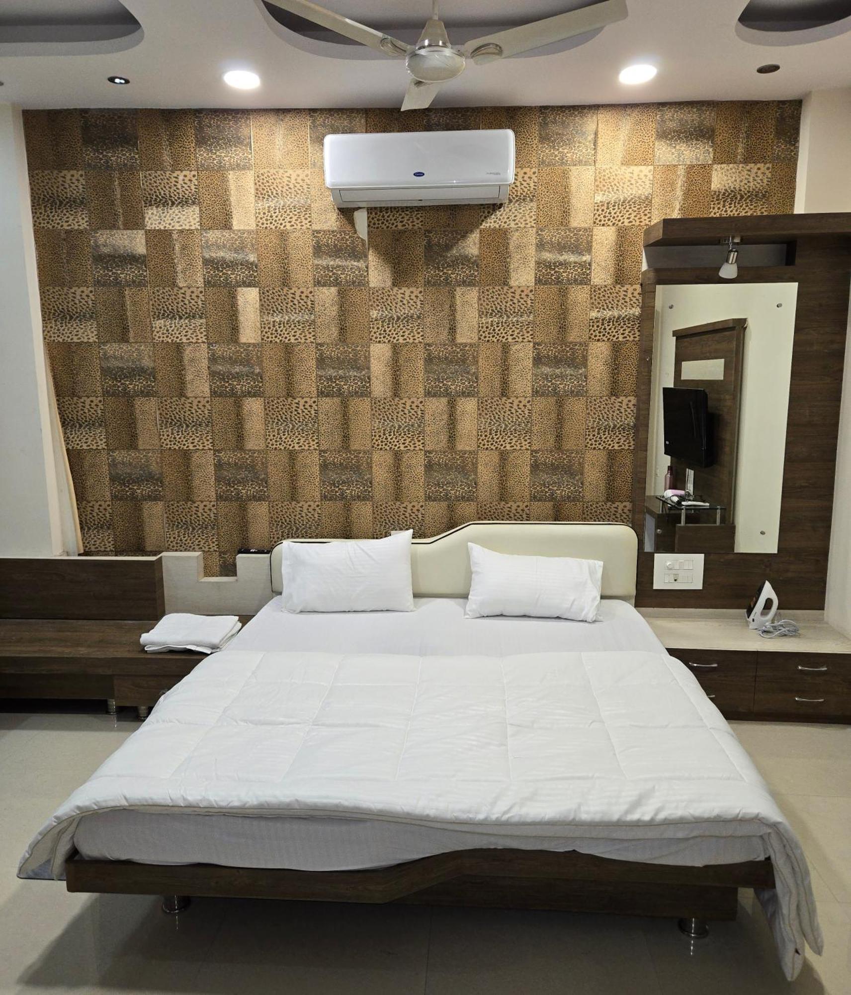 Satyabhama Homestay-ruby- Luxury One Rk