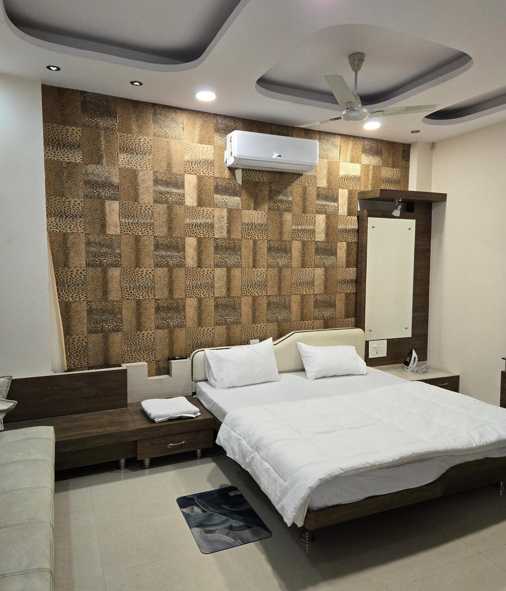 Satyabhama Homestay-ruby- Luxury One Rk * Indore